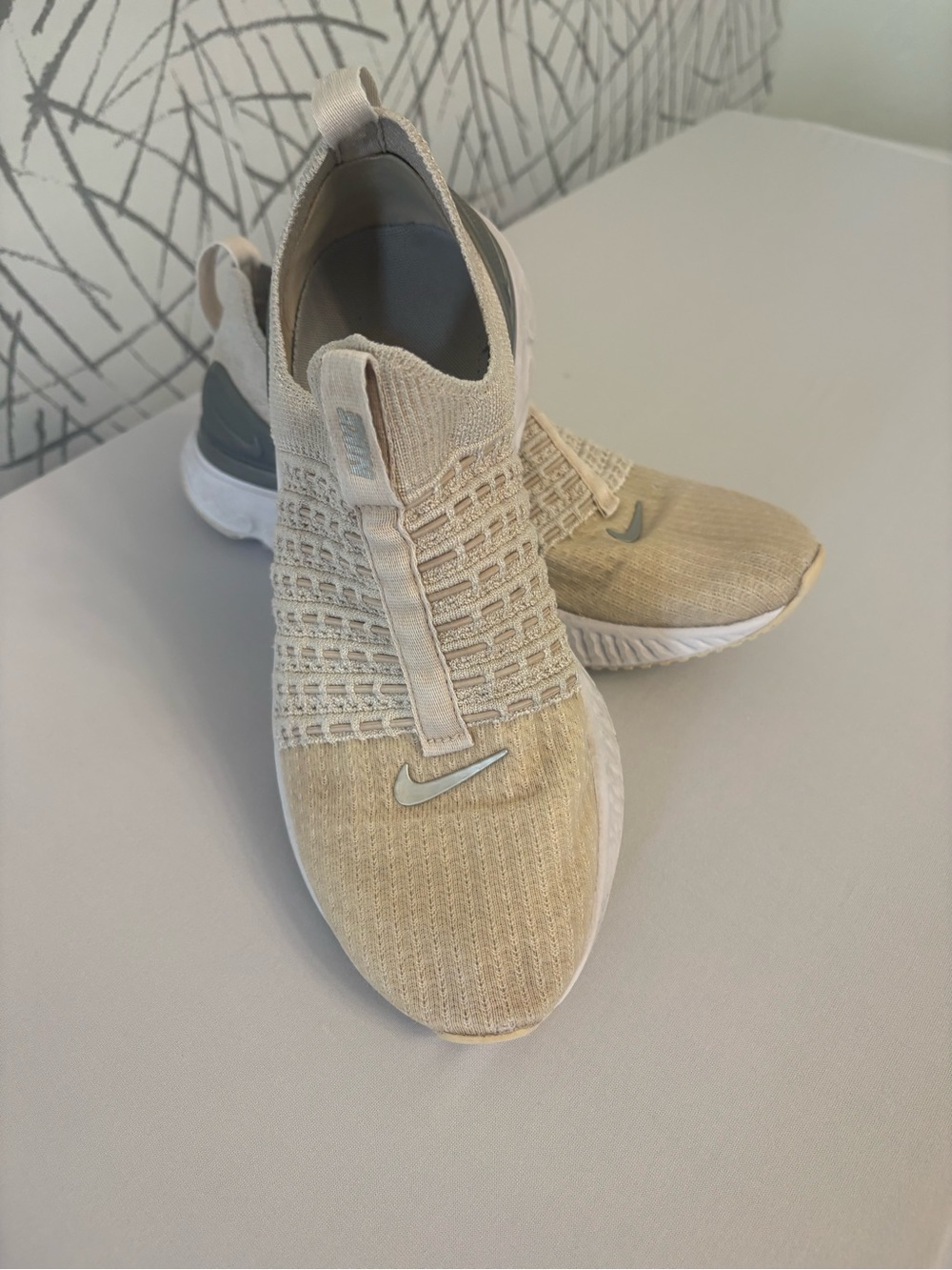 Nike React Phantom Run Flyknit 2 slip-on Style Code: CJ0280-100).